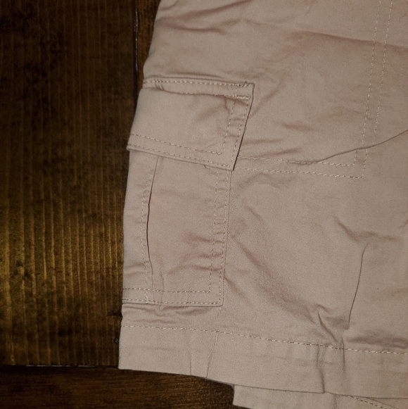 Lee Regular Fit Short Rise Creamy Pink Elastic Waist Shorts - Size 12 - Picture 2 of 9